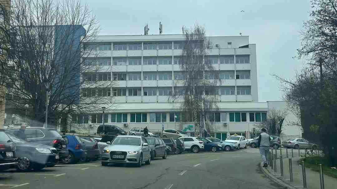 Nedostatak parkinga kod UKC Tuzla uskoro bi mogao biti riješen: Početak izgradnje prve javne garaže na horizontu