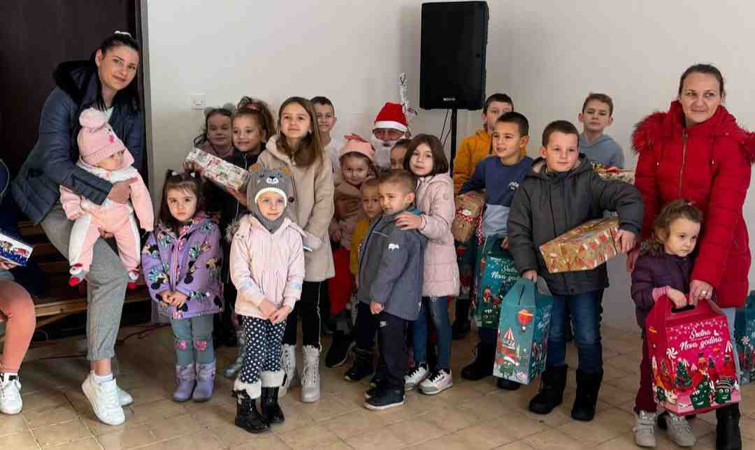 MZ Jaruške podijelila novogodišnje paketiće najmlađima – FOTO