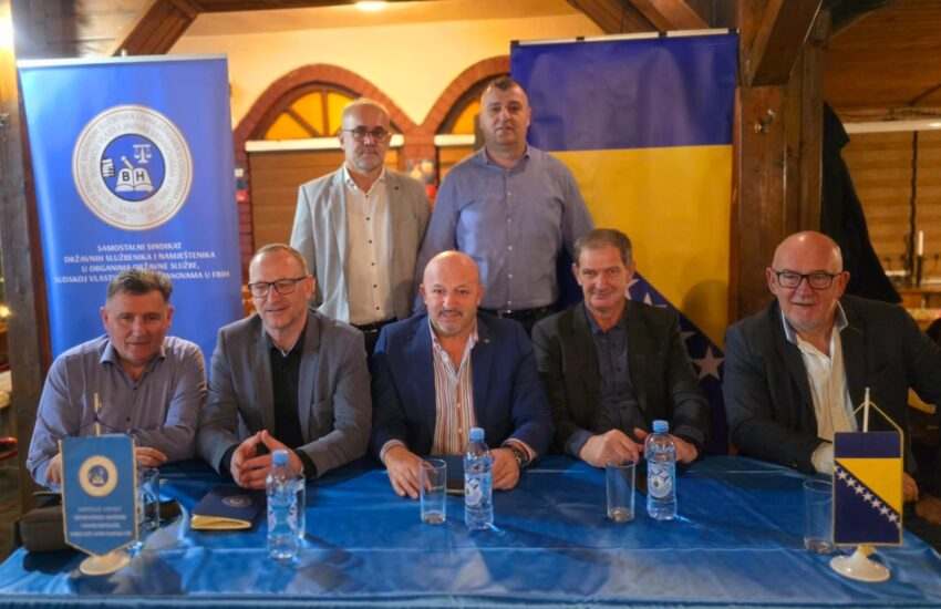 SINDIKAT DRŽAVNIH SLUŽBENIKA “OKUPAO” EKONOMSKE ANALITIČARE: Povezivanje minimalne plaće s osnovicom za plaće državnih službenika nije tačno