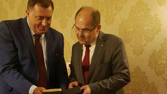 Dodik u paralelnom svijetu: Schmidt nema ovlasti, ali RS ima „stav“