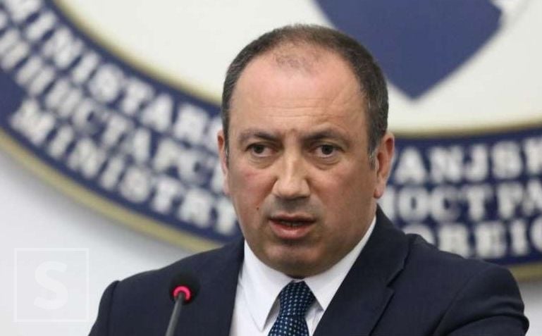 IGOR CRNADAK: “Ko voli svoju zemlju, ne može podržavati da je predstavljaju ljudi povezani sa organizovanim kriminalom”
