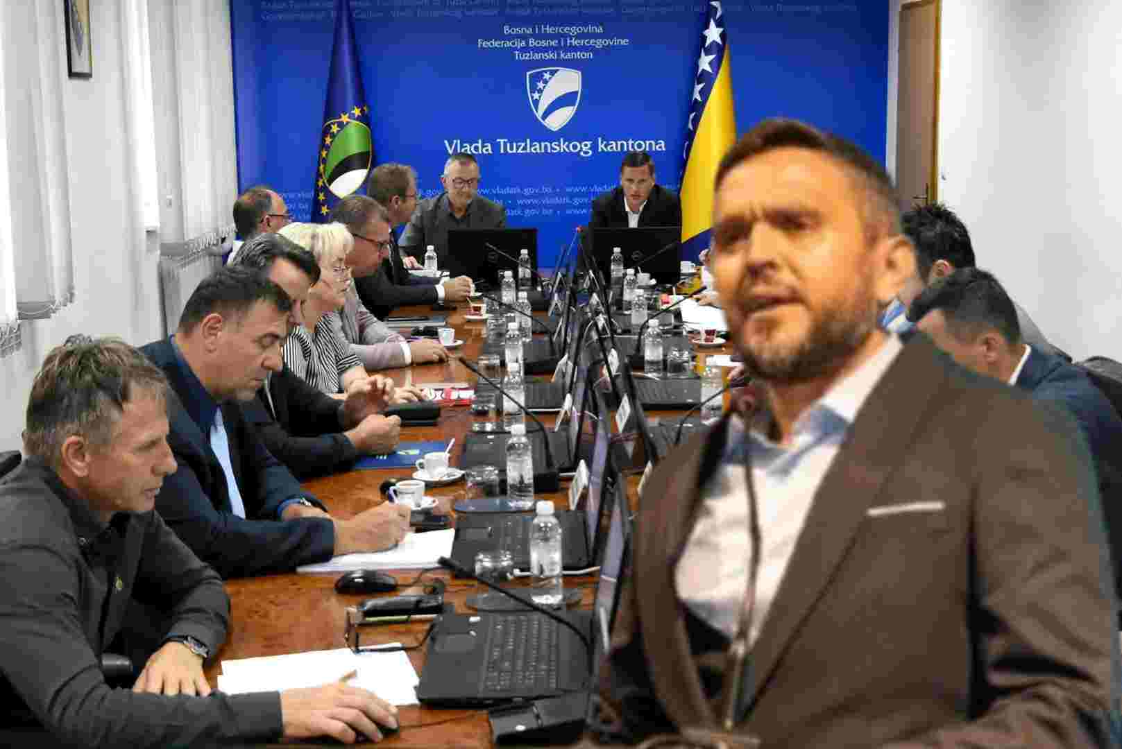 Političke turbulencije u Tuzlanskom kantonu: Halilagićeva mlaka reakcija na slučaj GIPS-a otvorila Pandorinu kutiju