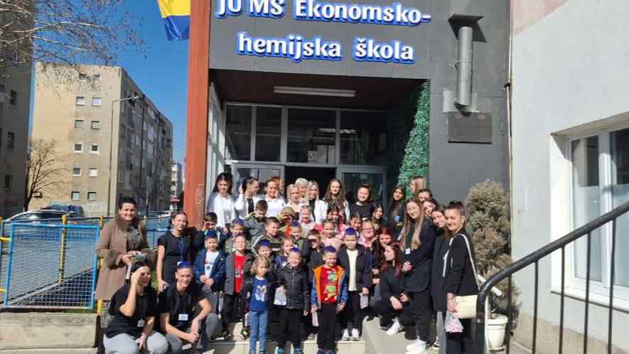 Mališani iz vrtića “Braco i Seka” u posjeti Mješovitoj ekonomsko-hemijskoj školi – FOTO