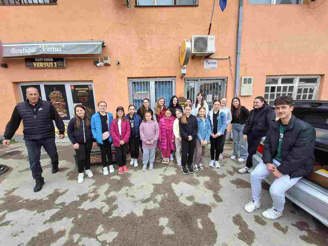 Humanost na djelu: Aktivisti Poljica podijelili prehrambene pakete najugroženijima