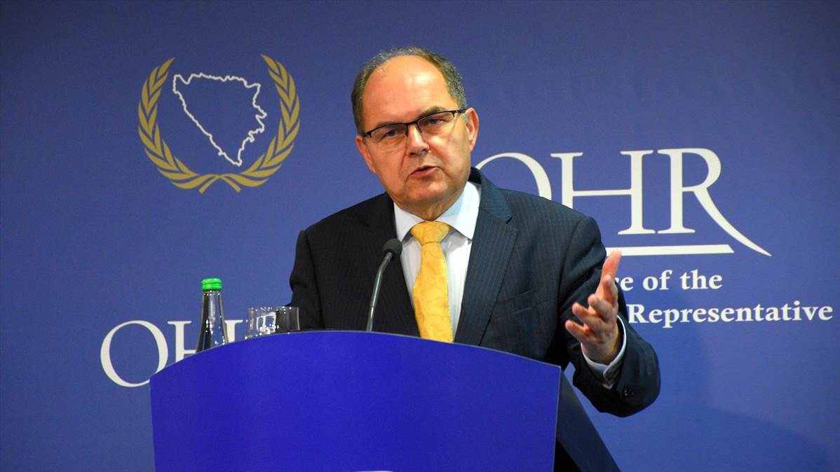 Visoki predstavnik “apeluje na nadležne institucije da iskoriste sve pravne mehanizme kako bi zaštitile ustavni poredak zemlje”