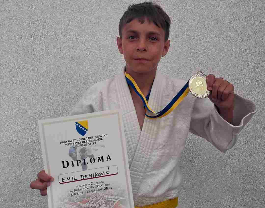 Emil Demirović, član Judo kluba “Lukavac” osvojio srebrenu medalju na Državnom prvenstvu BiH u judou