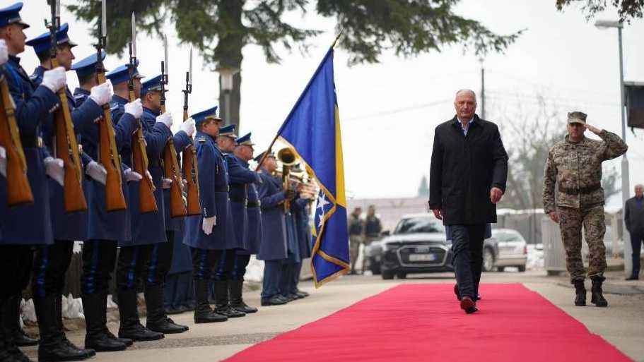 Helez o sastanku s vojnim atašeom Irana: Nema dogovora o saradnji, ostajemo privrženi SAD-u i NATO putu