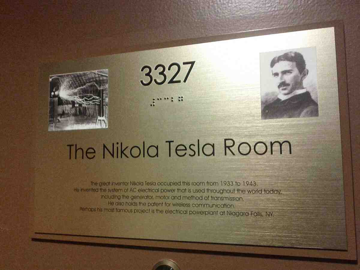 Čedomir Stojković: „Tesla nije umro siromašan, živio je kao kralj u luksuzu New Yorkera“