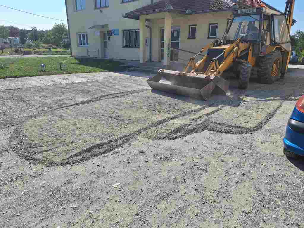 Saniran pristupni put do ambulante u Poljicima