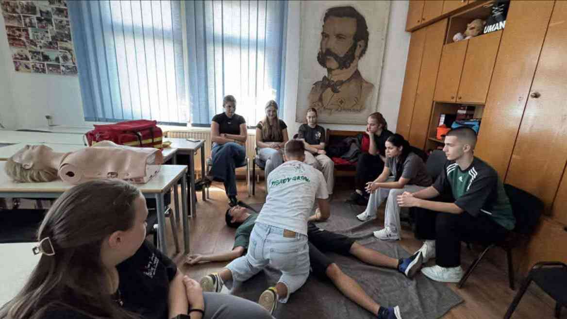 Volonteri Crvenog križa Lukavac u stalnoj obuci