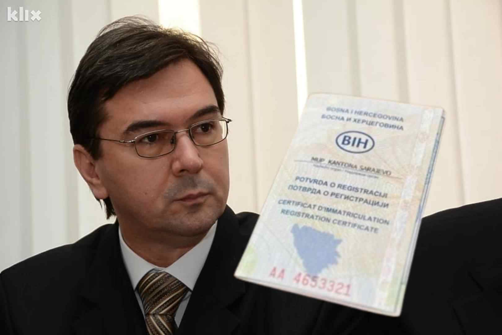 Ajanović otišao korak naprijed: predložio modernizaciju registracije vozila