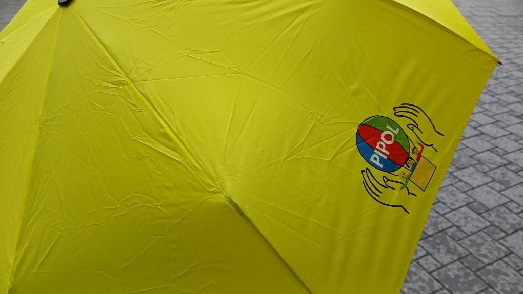 Udruženje PIPOL u Lukavcu organizovalo „Zlatnu vrpcu“: Podrška djeci oboljeloj i izliječenoj od raka – FOTO/VIDEO