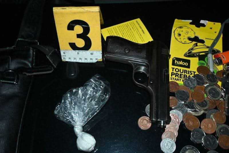 HAPŠENJA U ZDK – U MAGLAJU I DRUGIM GRADOVIMA PRONAĐENO VIŠE OD 5 KILOGRAMA DROGE I ORUŽJE