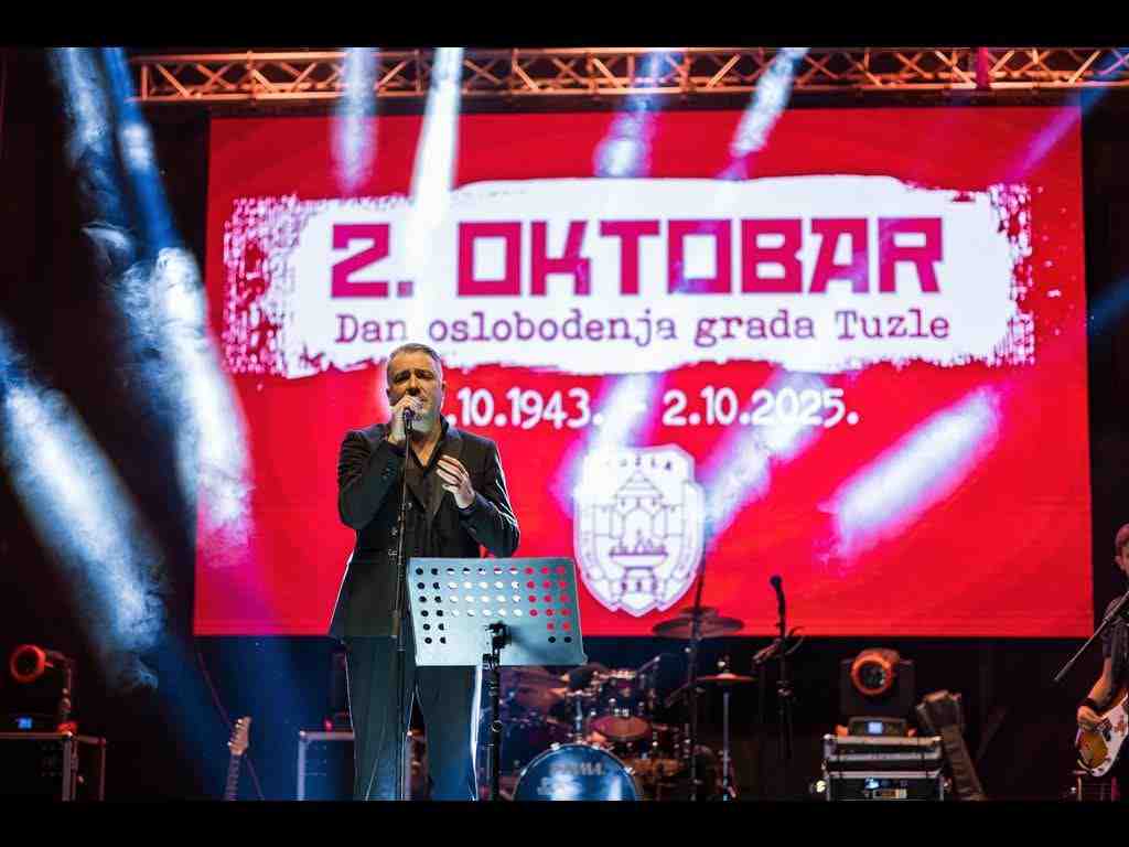 Tuzla slavila Dan oslobođenja uz domaće muzičare: Veče emocija, ponosa i istinske ljubavi prema gradu