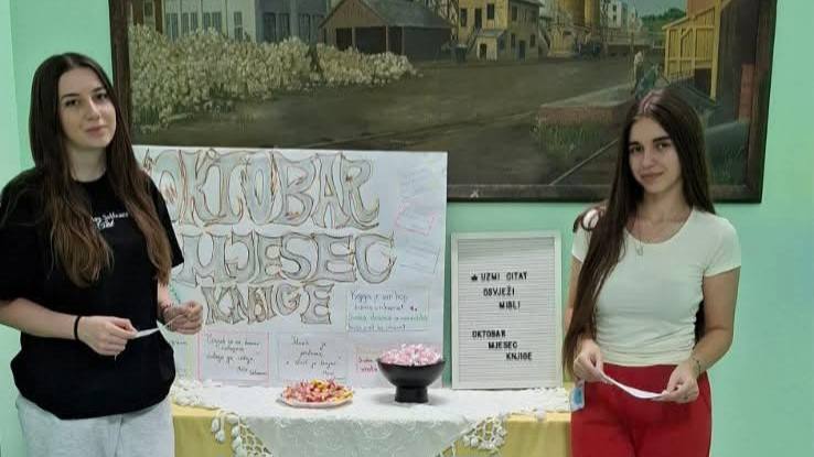 Učenici Ekonomsko-hemijske škole Lukavac obilježili Oktobar – mjesec knjige kreativnom akcijom „Uzmi citat – osvježi misli“