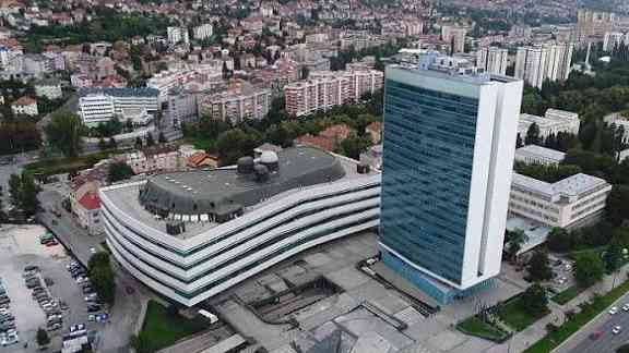 Ko sve dobija jednokratnu pomoć – i ko je izuzet — u okviru posljednje odluke za zaposlene u institucijama BiH