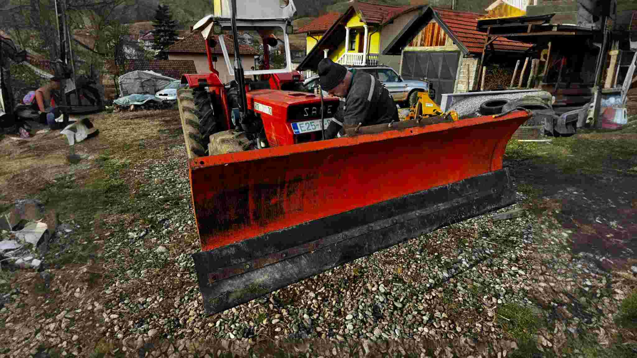 Kruševica spremna za snijeg: Rukovodstvo MZ i mještani organizovano dočekuju zimu