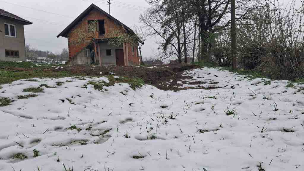 Klizište u Tabacima izmaklo kontroli: prethodni ugovor raskinut, šteta se širi na privatne parcele, put potpuno neprohodan – PHOTO/VIDEO