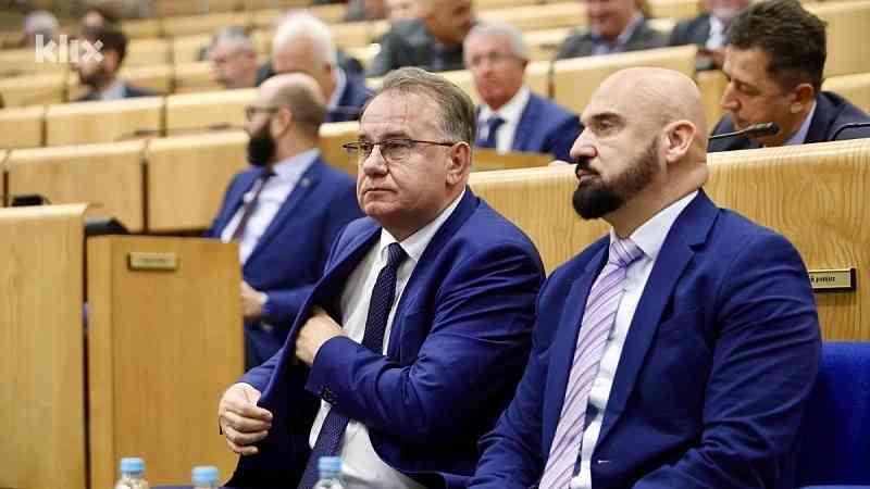 Nikšić “u centru Trojke”: Lider SDP-a redefiniše odnose i svodi partnere na pratioce?