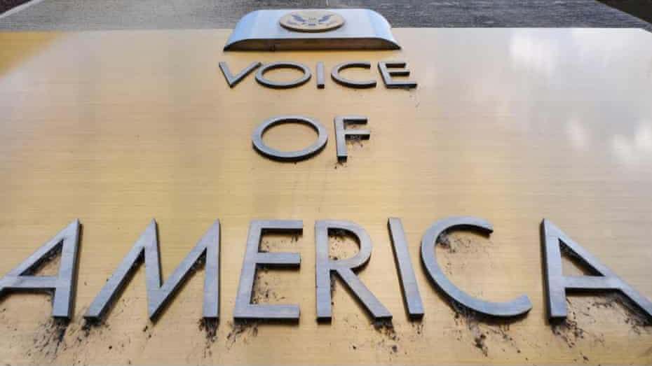 Zrump poražen i kod kuće: Sud u SAD nalaže povratak više od 1.000 zaposlenih Voice of America