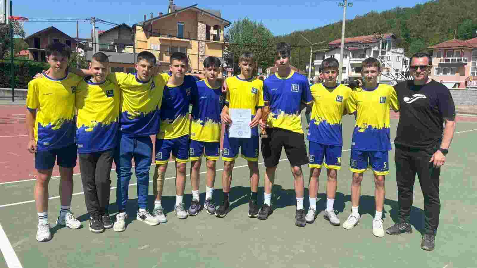 Fudbaleri OŠ „Lukavac Grad“ osvojili treće mjesto na kantonalnom takmičenju u Sapni