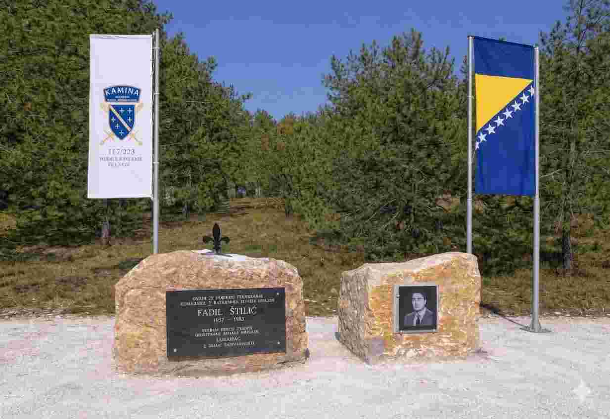 Svečano otkrivanje spomen-obilježja komandantu Fadilu Štiliću