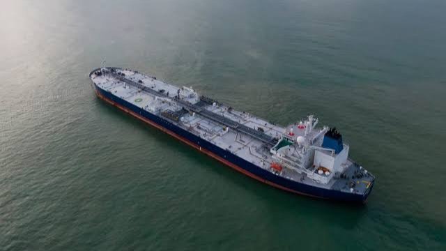 Plutajući milioni: zašto ogromni naftni tankeri mjesecima stoje usidreni na otvorenom moru