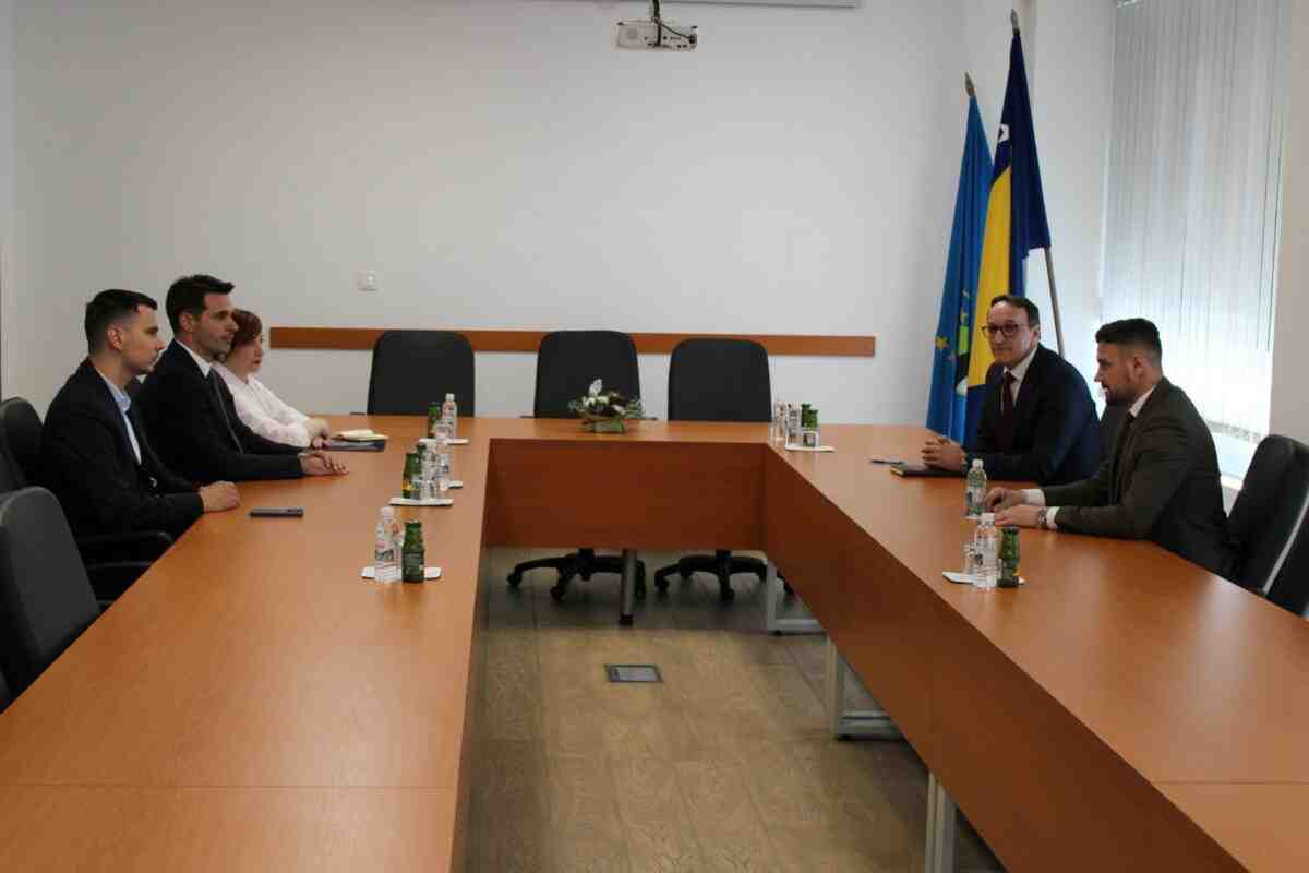 Federalni ministar pravde Vedran Škobić posjetio pravosudne institucije u Tuzli