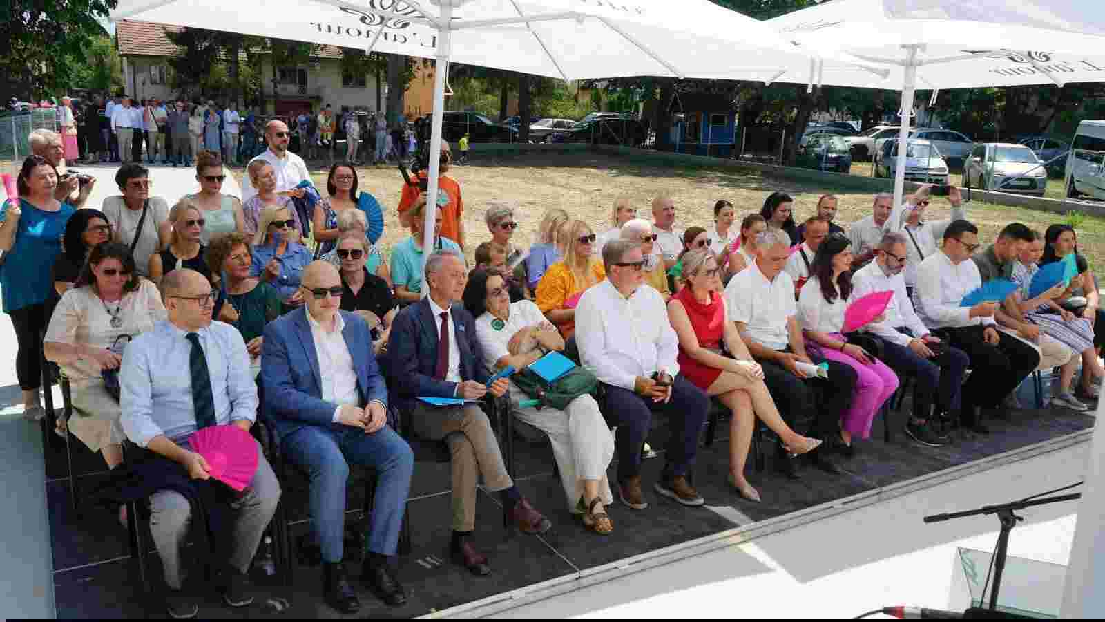 PURAČIĆ DOBIO OBDANIŠTE, UPITAN PROTOKOL SVEČANOSTI: GRAĐANI DALEKO U POZADINI, ZVANICE U PRVOM REDU