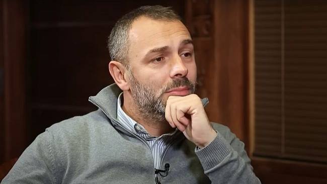 BH novinari upozorili na pritiske prema Avdi Avdiću: „Institucionalna šutnja i politički napadi stvaraju atmosferu pritiska“