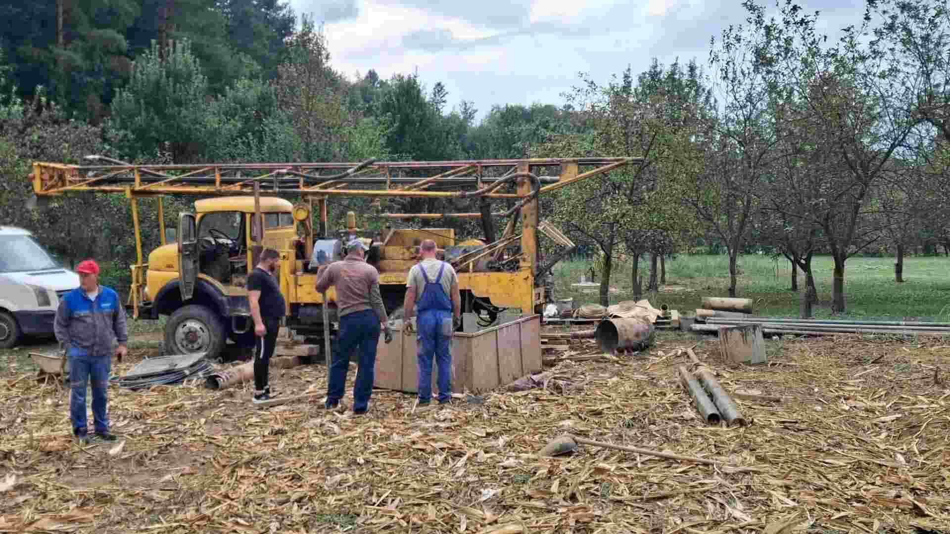 POČELI PRIPREMNI RADOVI NA BUŠENJU DUBINSKE BUŠOTINE ZA VODU U KRUŠEVICI – FOTO