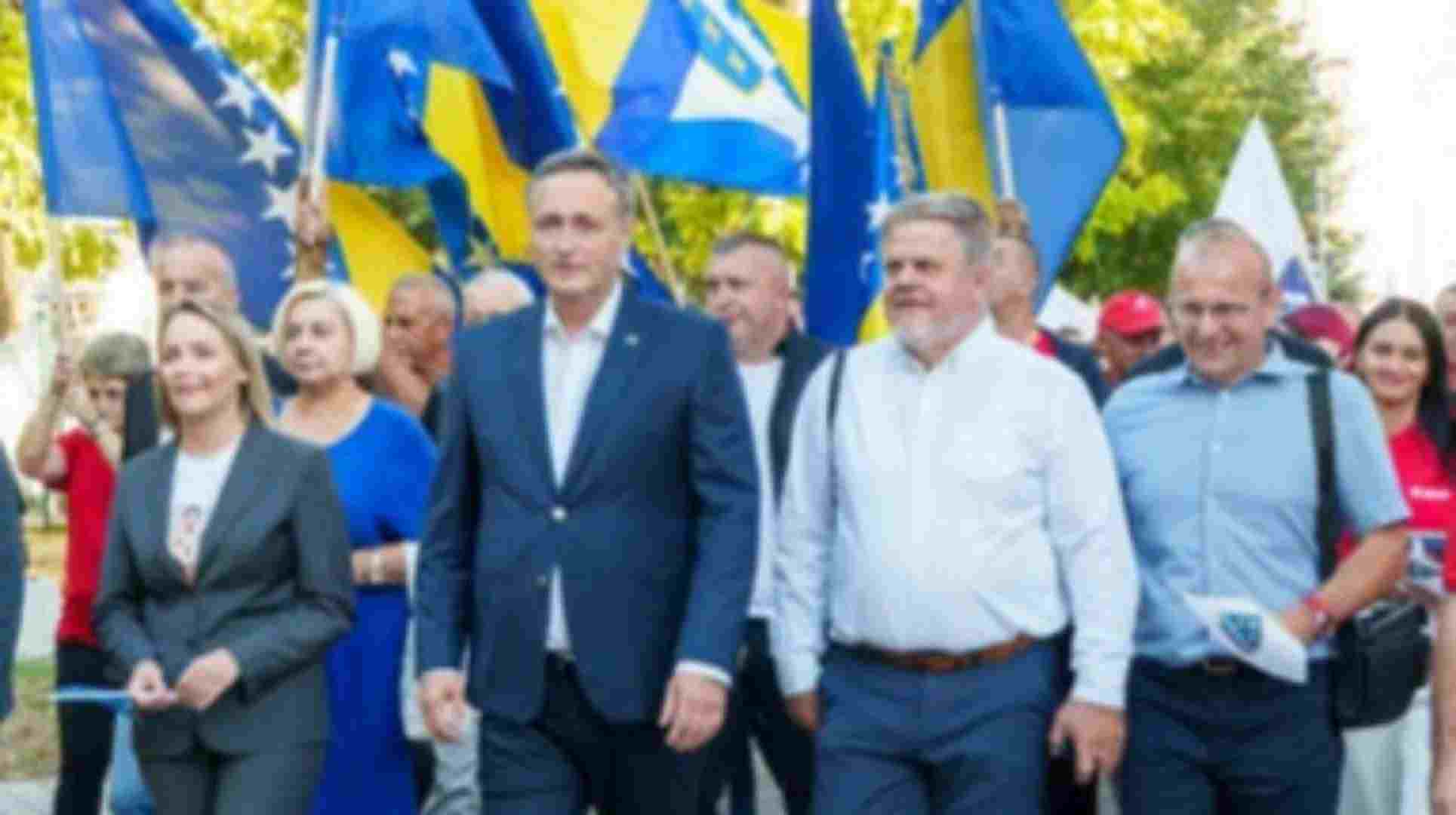 PRVI DO DENISA: Kad ti se lokalni razbijač tvoje stranke prišunja u kadar …