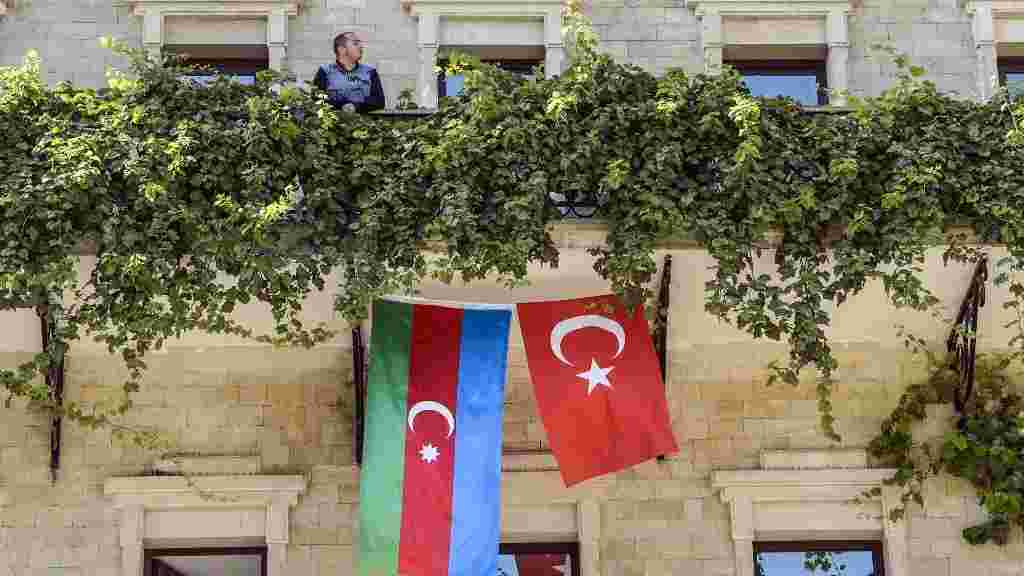AZERBEJDŽAN ZABRANIO ULAZAK ZA 31 TURSKOG DRŽAVLJANINA: Spor zbog zabrane hidžaba prerasta u diplomatsku krizu
