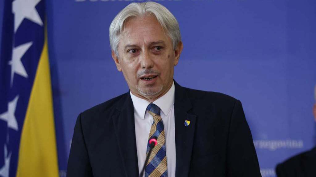 SLAVEN KOVAČEVIĆ: „DOZVOLITE DA MISLIM DA SMO OZBILJNO POKRADENI, DF I JA“