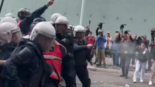 SafeJournalists: Albanska policija ometala novinare tokom protesta u Tirani